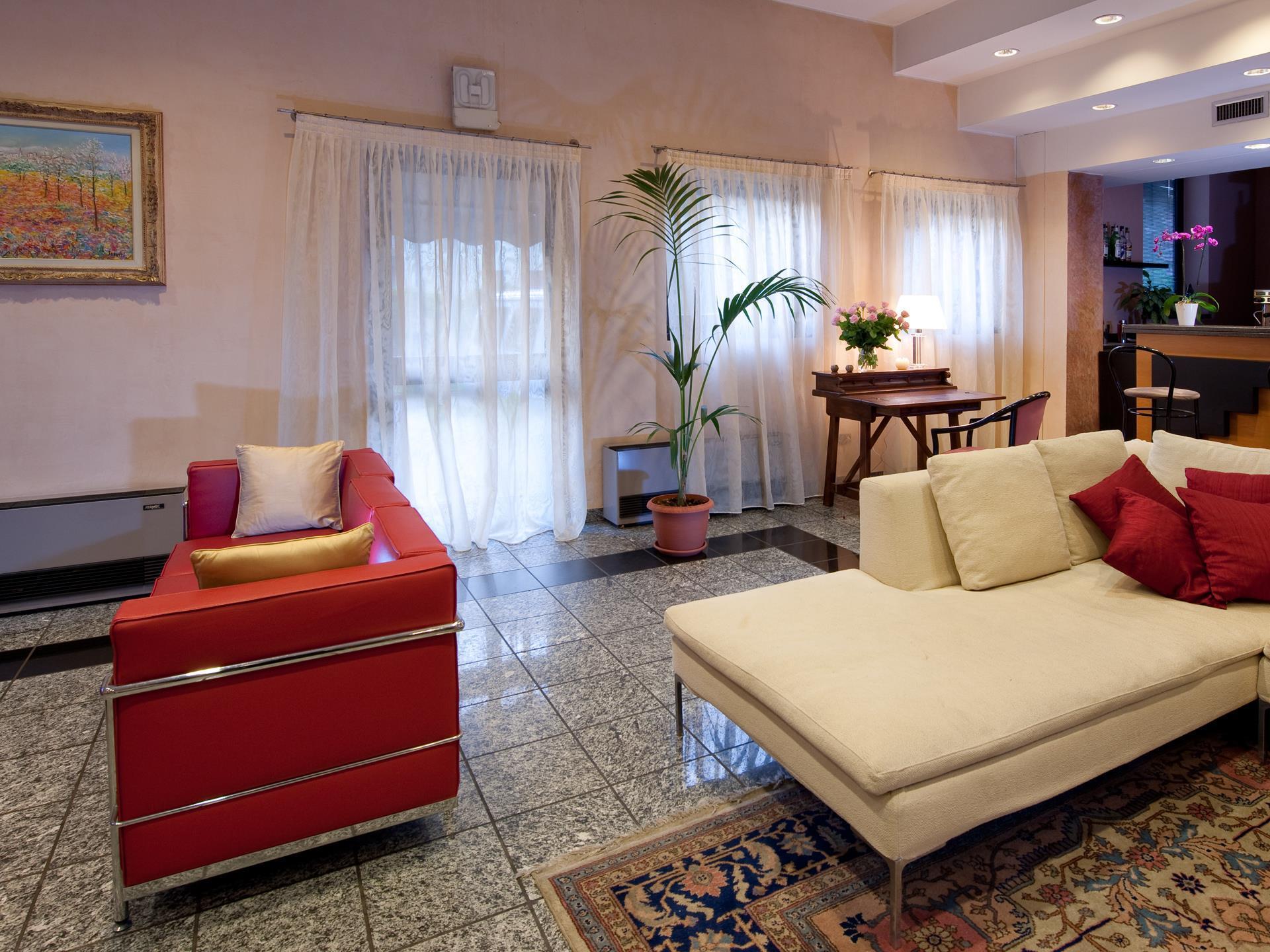 กอมตูร์ โฮเทล Hotel บินาสโก ภายนอก รูปภาพ