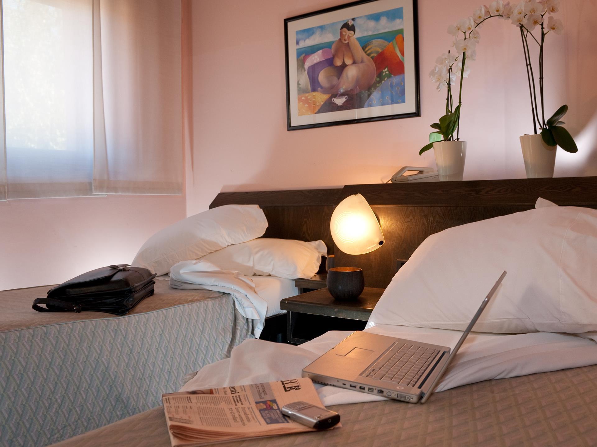 กอมตูร์ โฮเทล Hotel บินาสโก ห้อง รูปภาพ