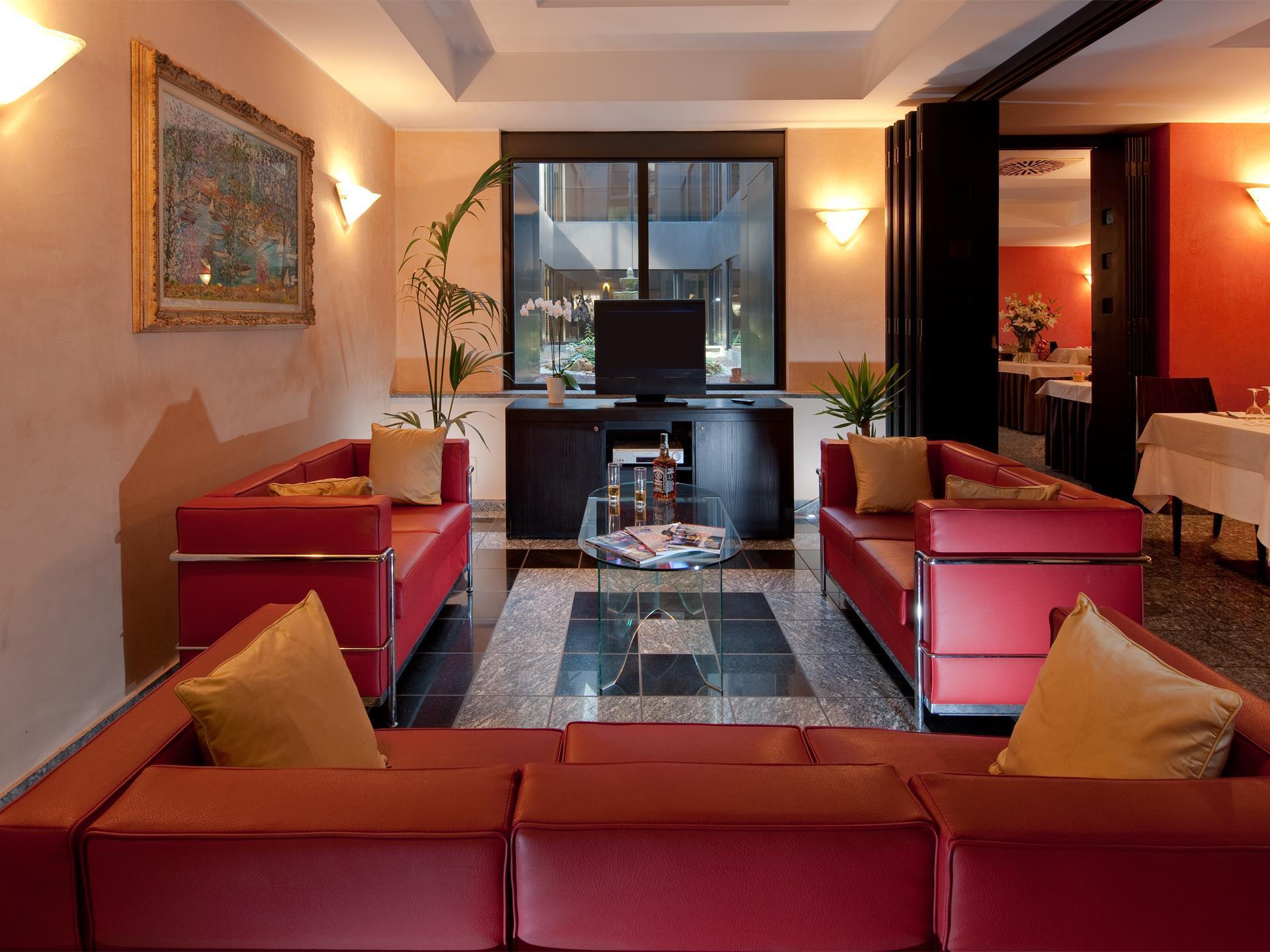 กอมตูร์ โฮเทล Hotel บินาสโก ภายนอก รูปภาพ