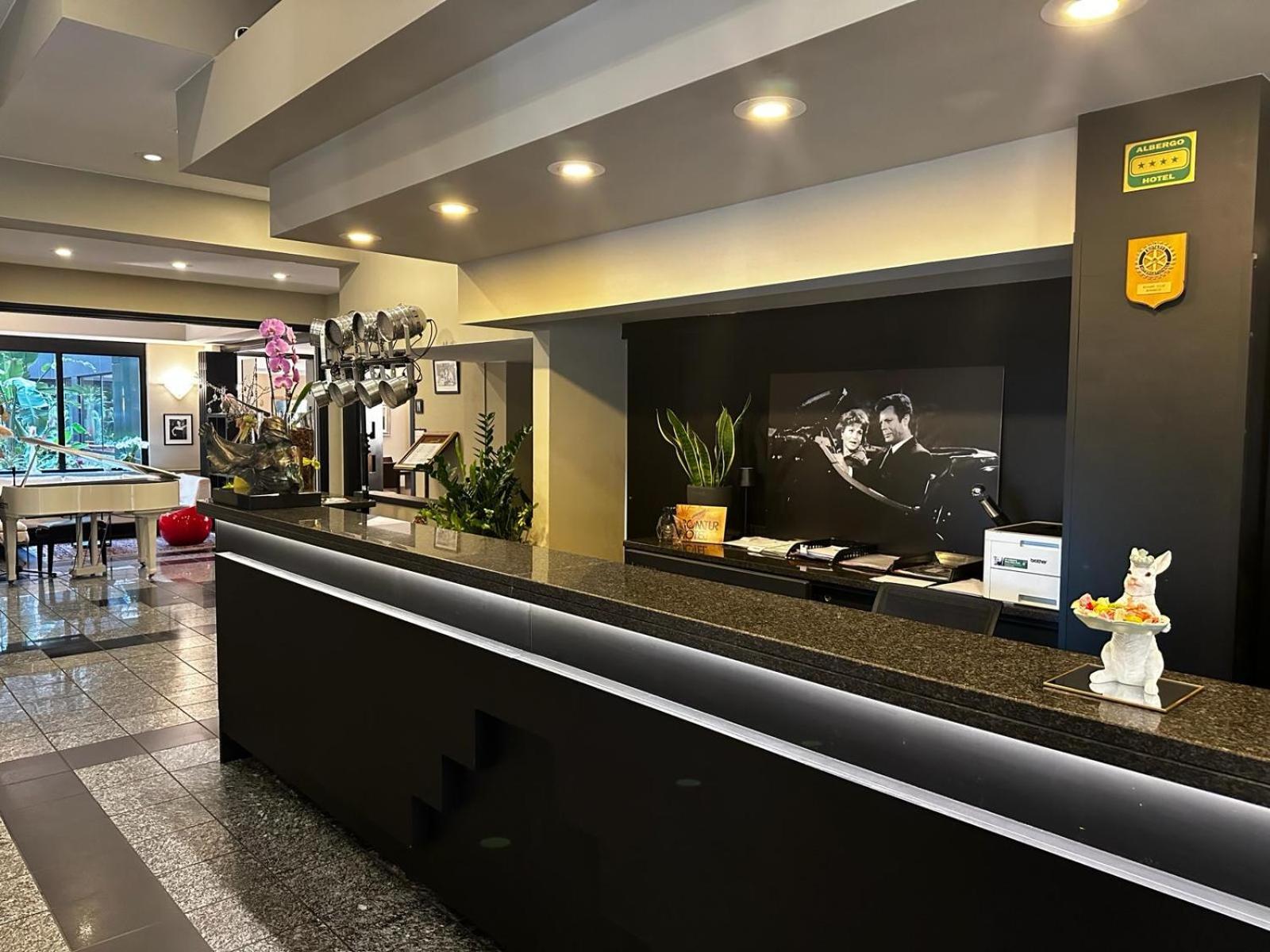 กอมตูร์ โฮเทล Hotel บินาสโก ภายนอก รูปภาพ