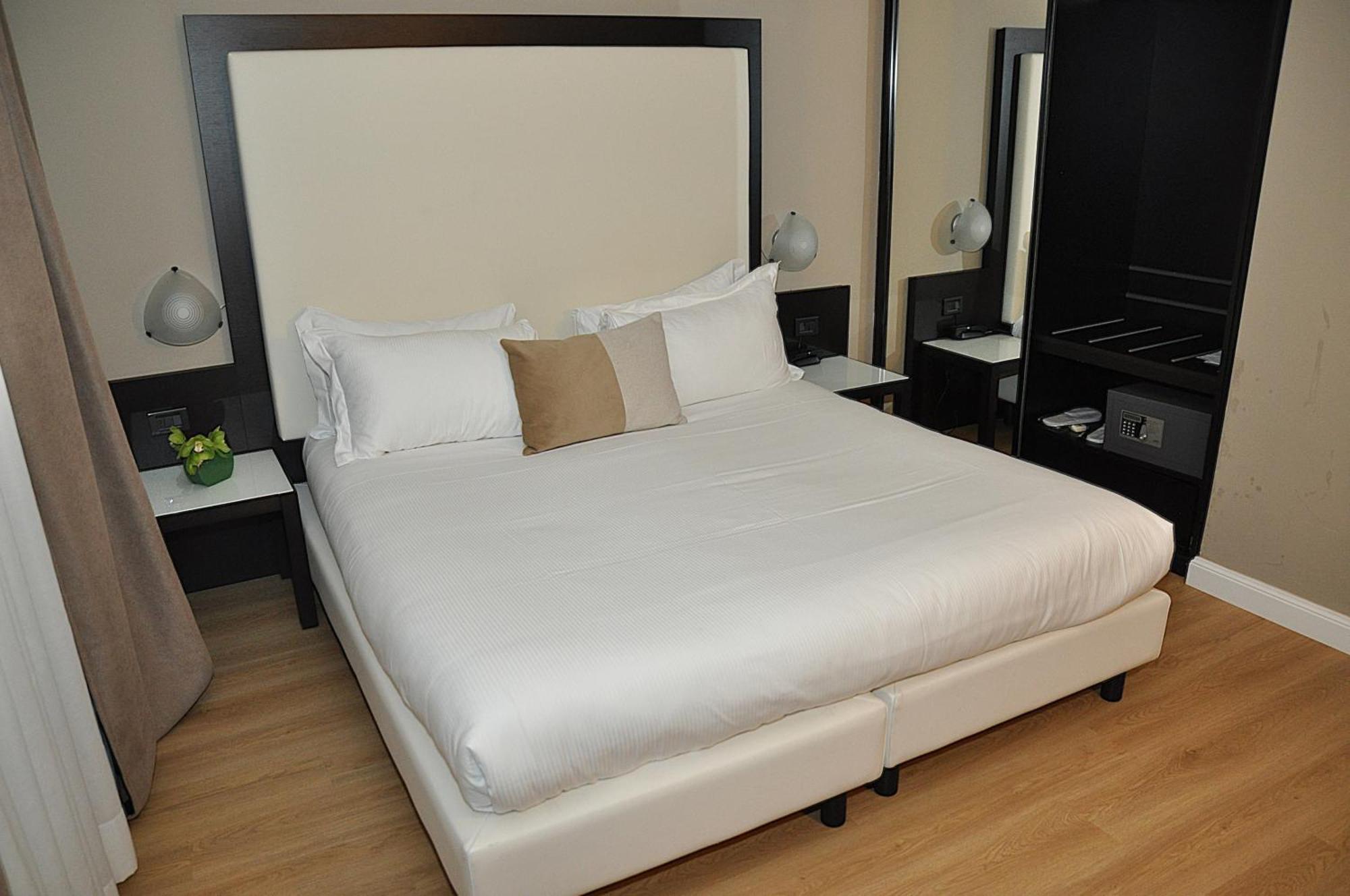 กอมตูร์ โฮเทล Hotel บินาสโก ภายนอก รูปภาพ