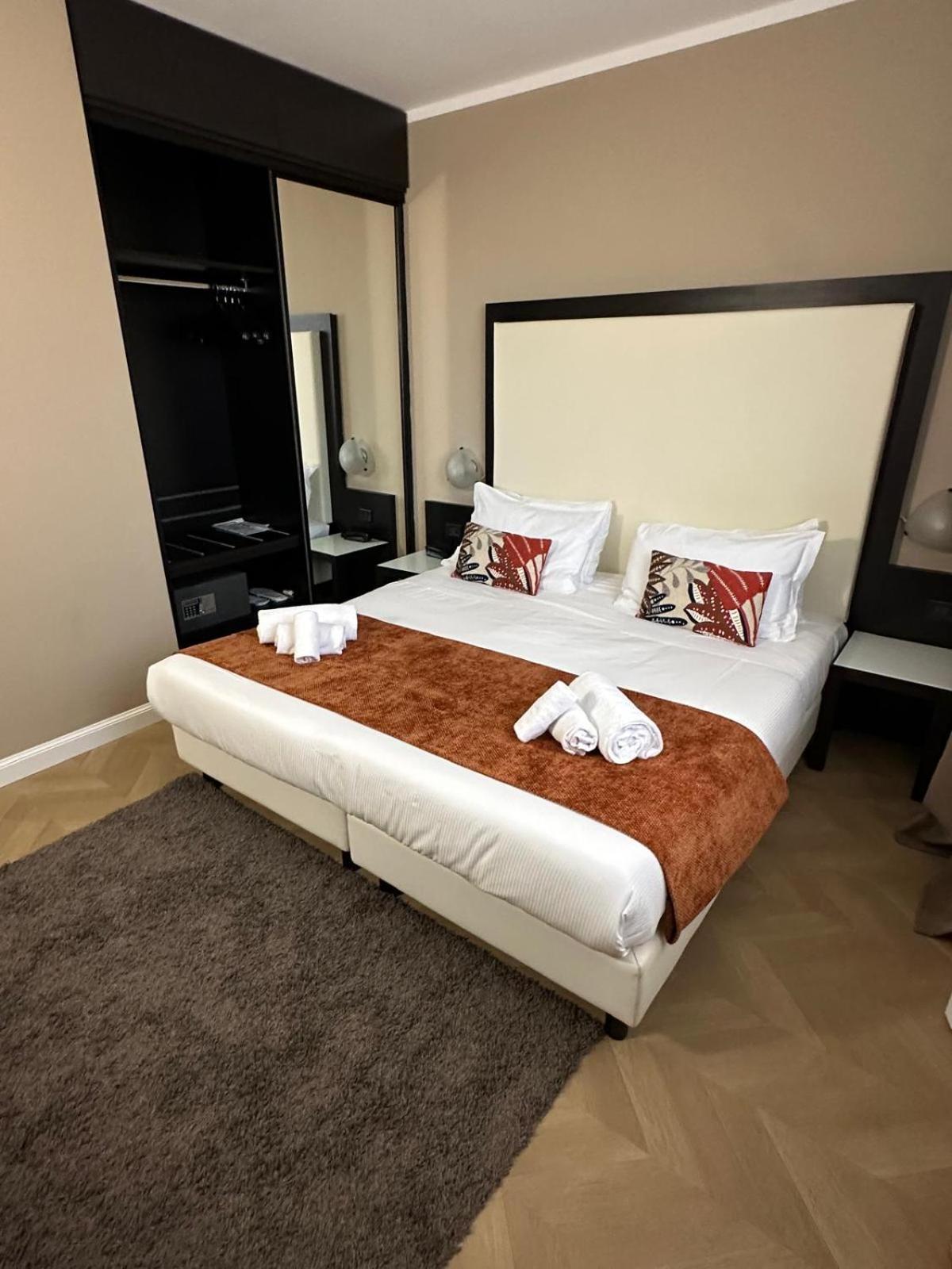 กอมตูร์ โฮเทล Hotel บินาสโก ภายนอก รูปภาพ
