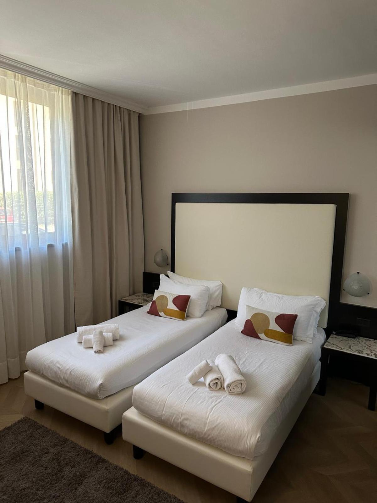 กอมตูร์ โฮเทล Hotel บินาสโก ภายนอก รูปภาพ
