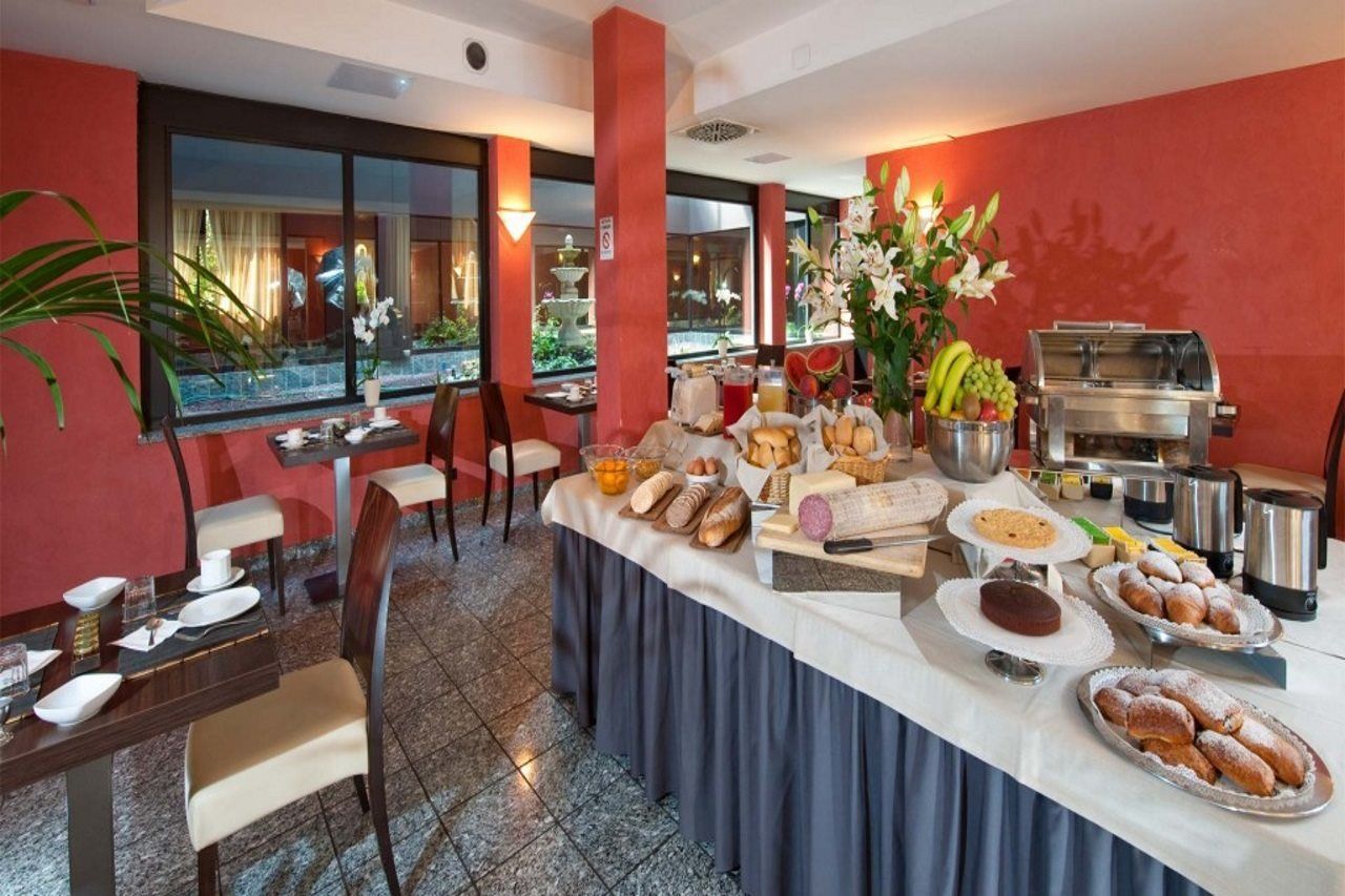 กอมตูร์ โฮเทล Hotel บินาสโก ภายนอก รูปภาพ
