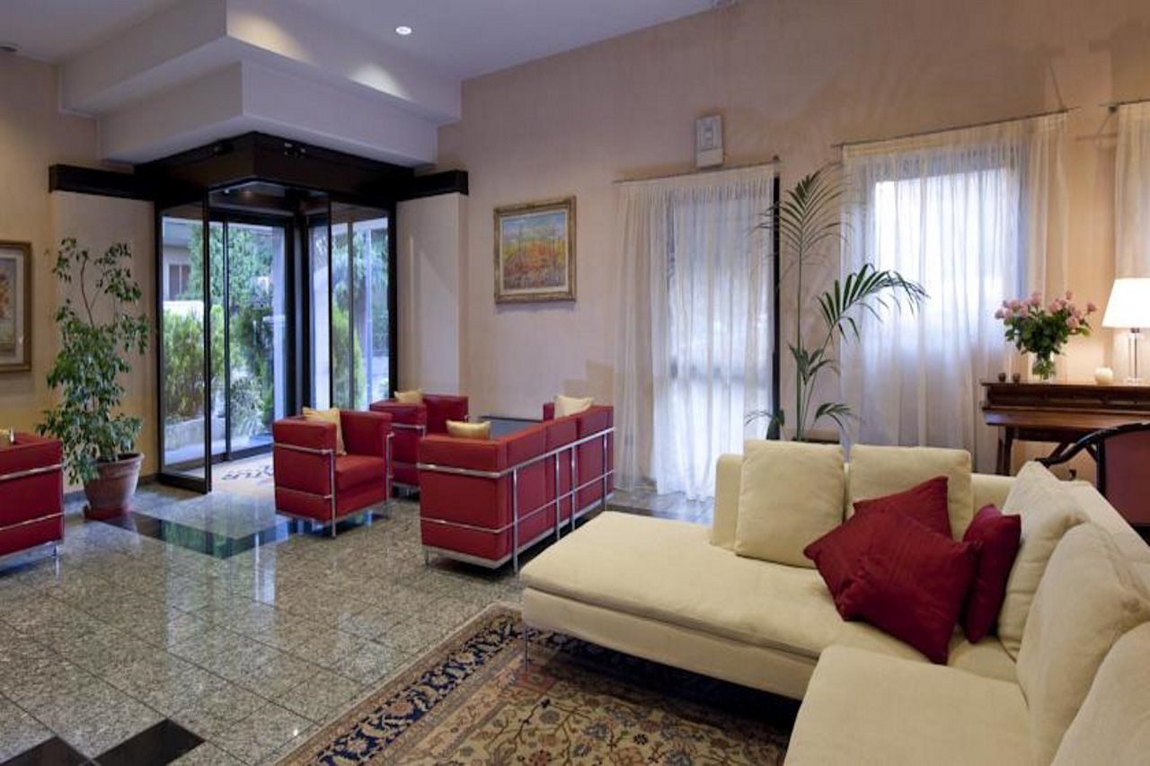 กอมตูร์ โฮเทล Hotel บินาสโก ภายนอก รูปภาพ